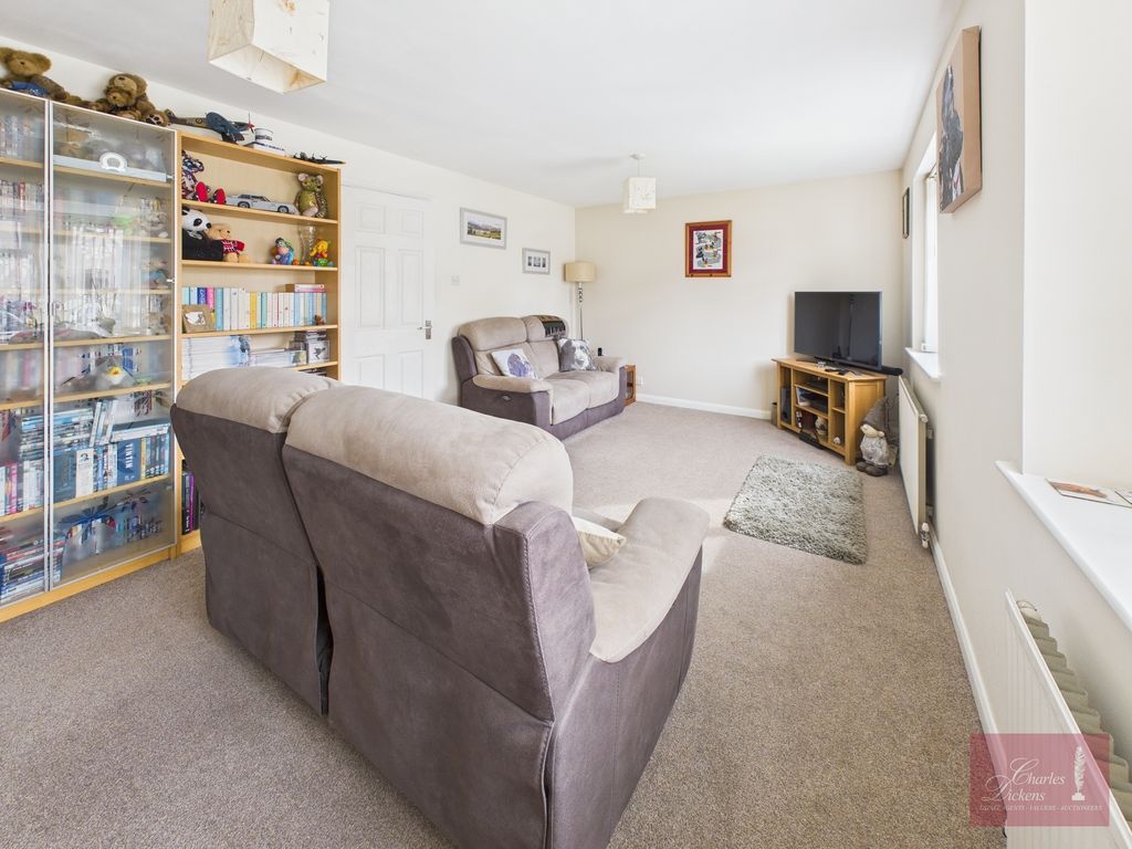 Property photo 2 of 28