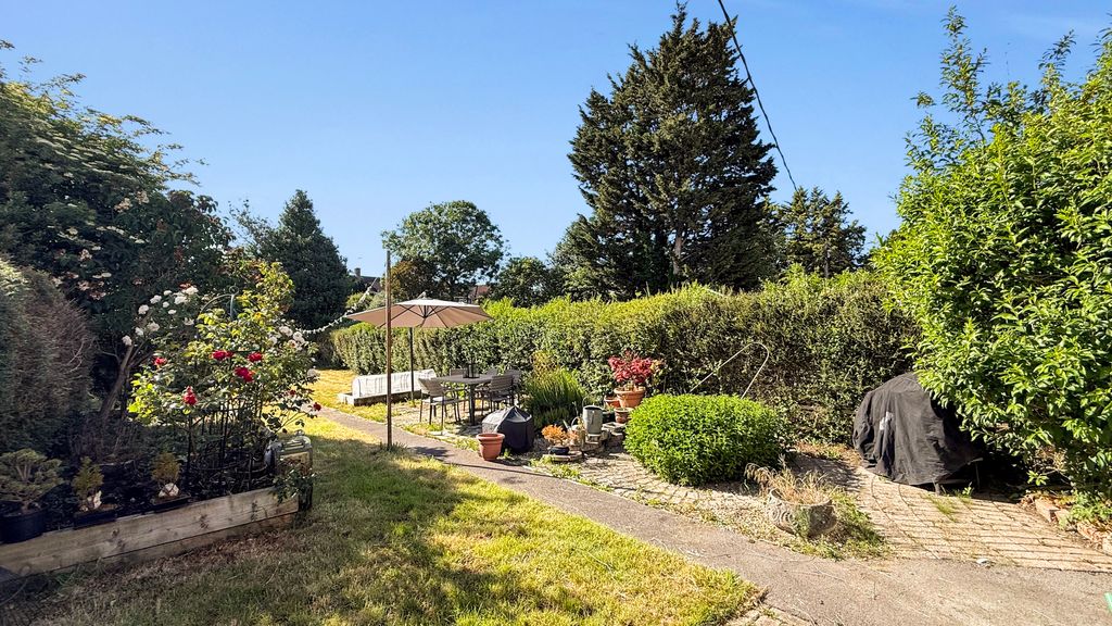 Property photo 2 of 16 Garden