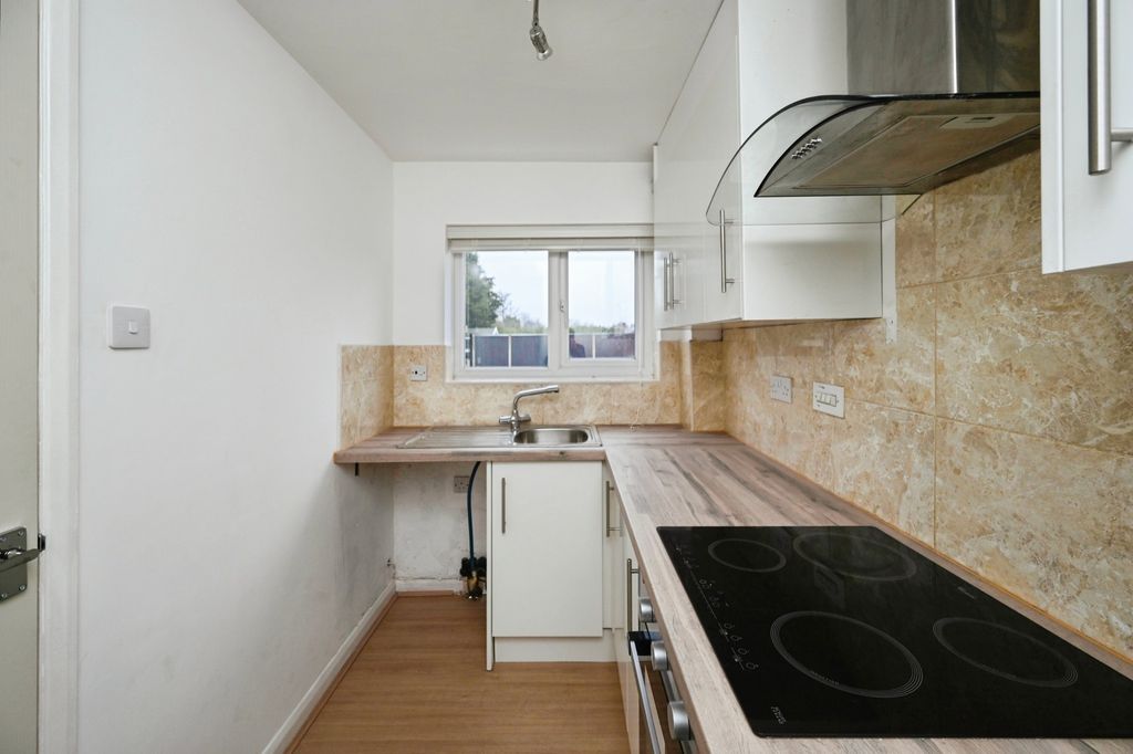 Property photo 3 of 12 Kitchen