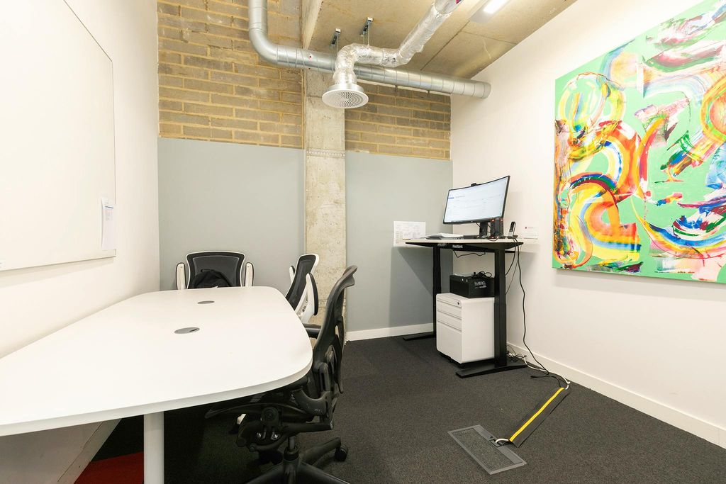 Property photo 3 of 6 242 Kingsland Road 7.Jpg