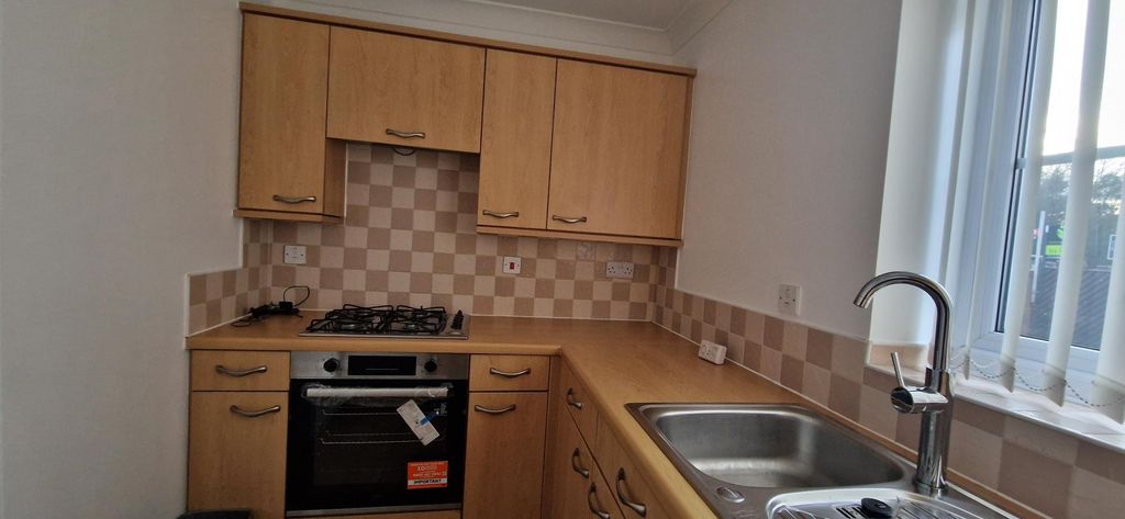 Property photo 3 of 7 Kitchen 1