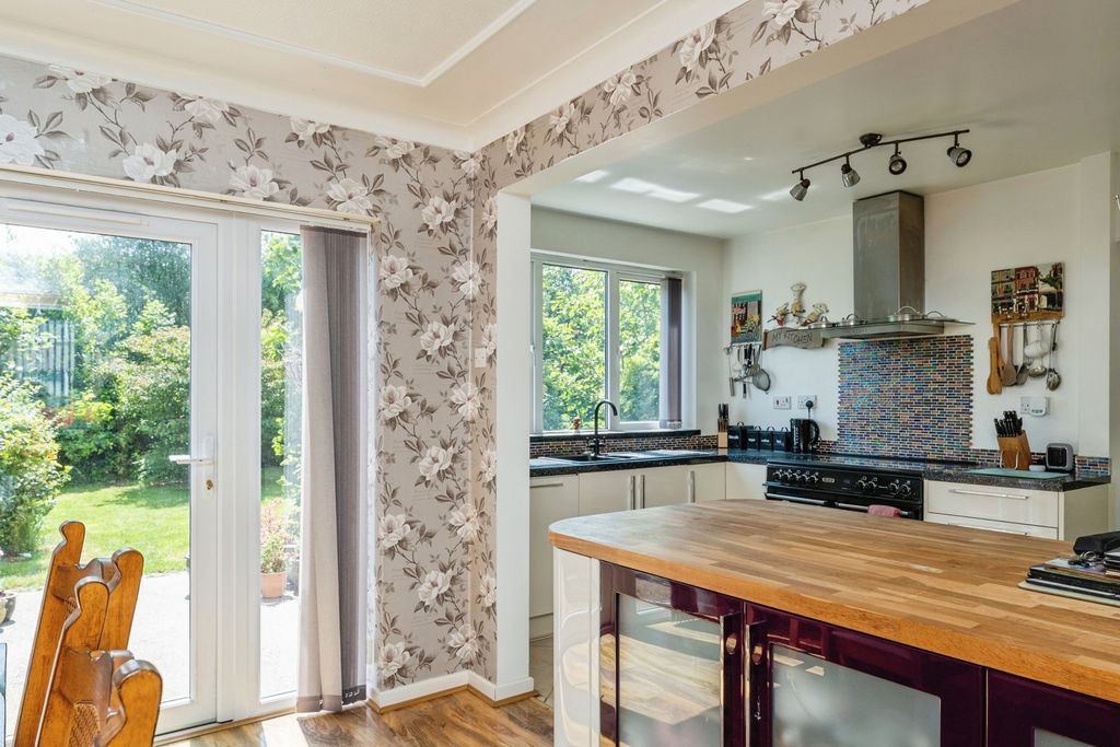 Property photo 2 of 21 Pbox-Img.Jpg