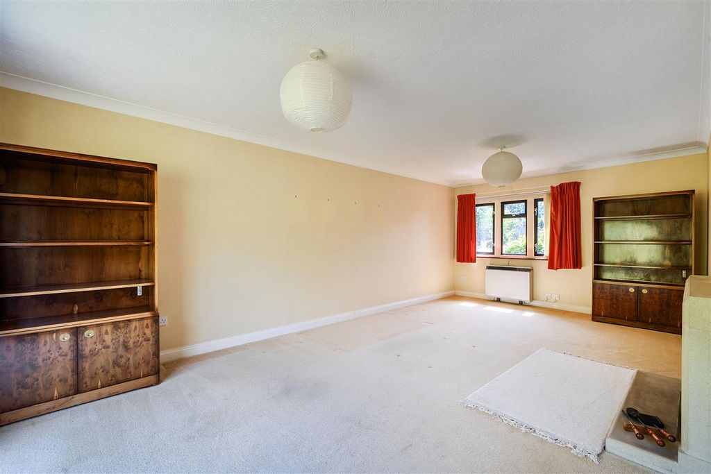 Property photo 2 of 15 Sitting Room