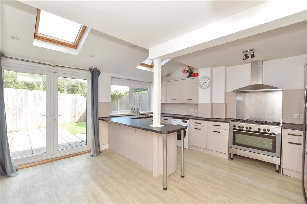Property photo 2 of 10 Kitchen/Dining Area