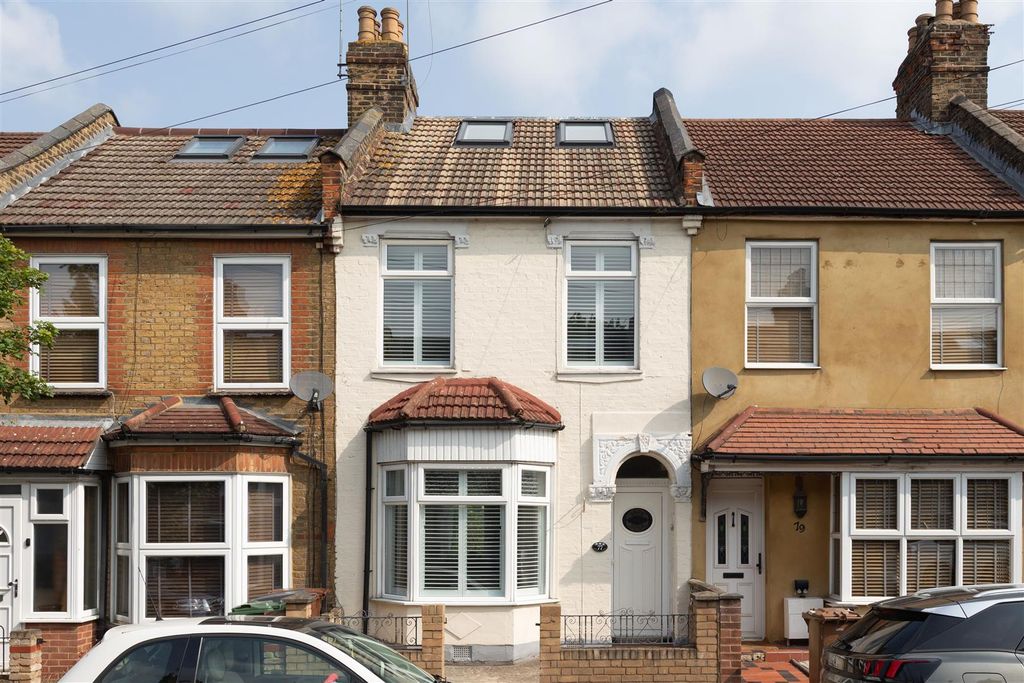 Property photo 1 of 33 Clarence Road, E17