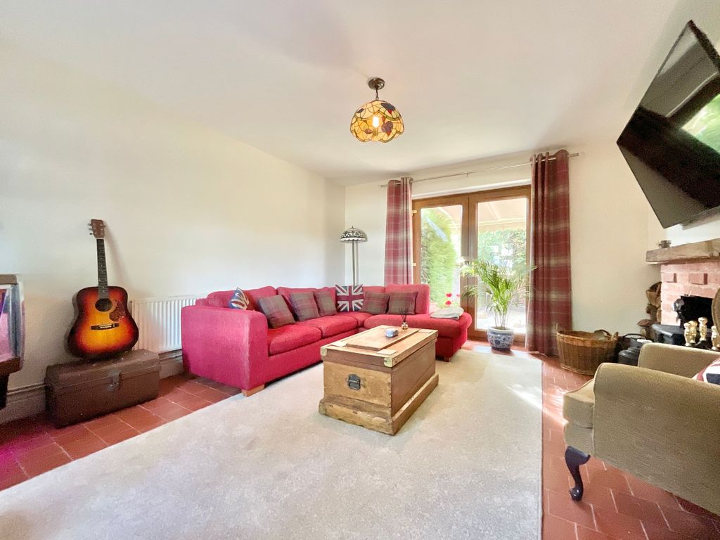 Property photo 2 of 33