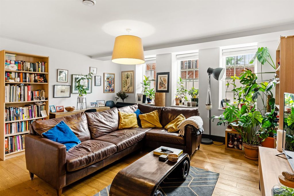 Property photo 2 of 12 15Benjamingoochway-002.Jpg