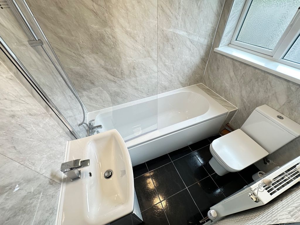 Property photo 3 of 8 4093283