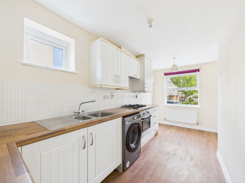 Property photo 2 of 18 Kitchen
