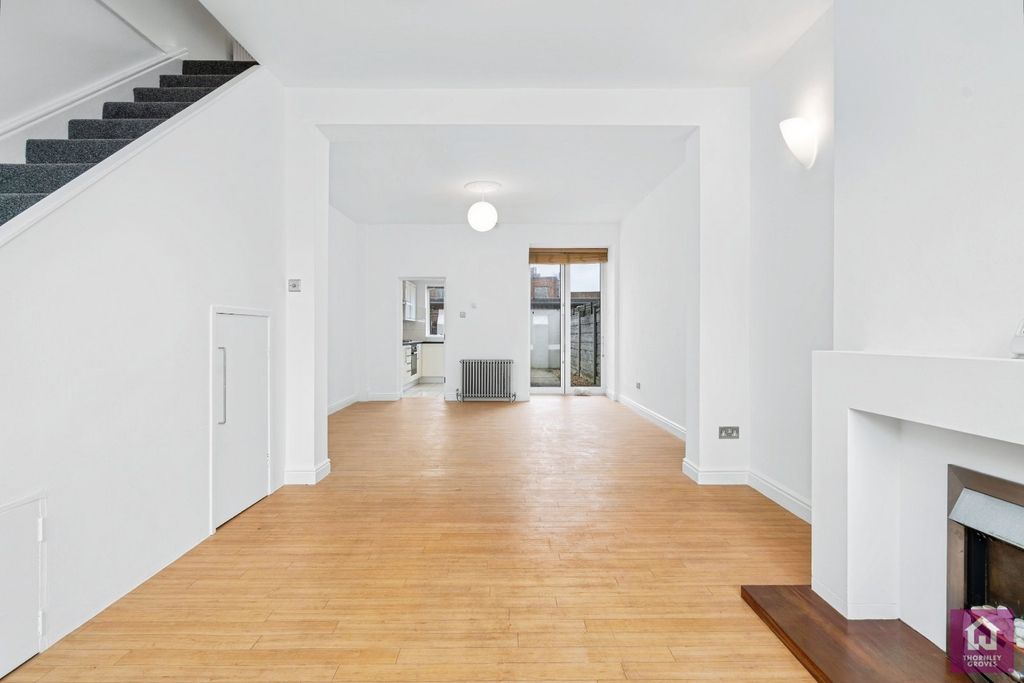 Property photo 2 of 29 Picture No. 66