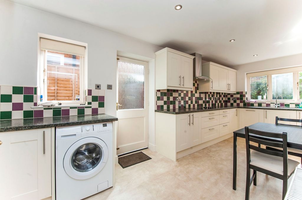 Property photo 2 of 9 Kitchen