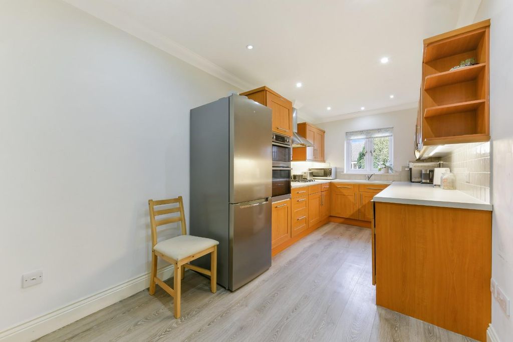 Property photo 3 of 12 The Oval (18).Jpg