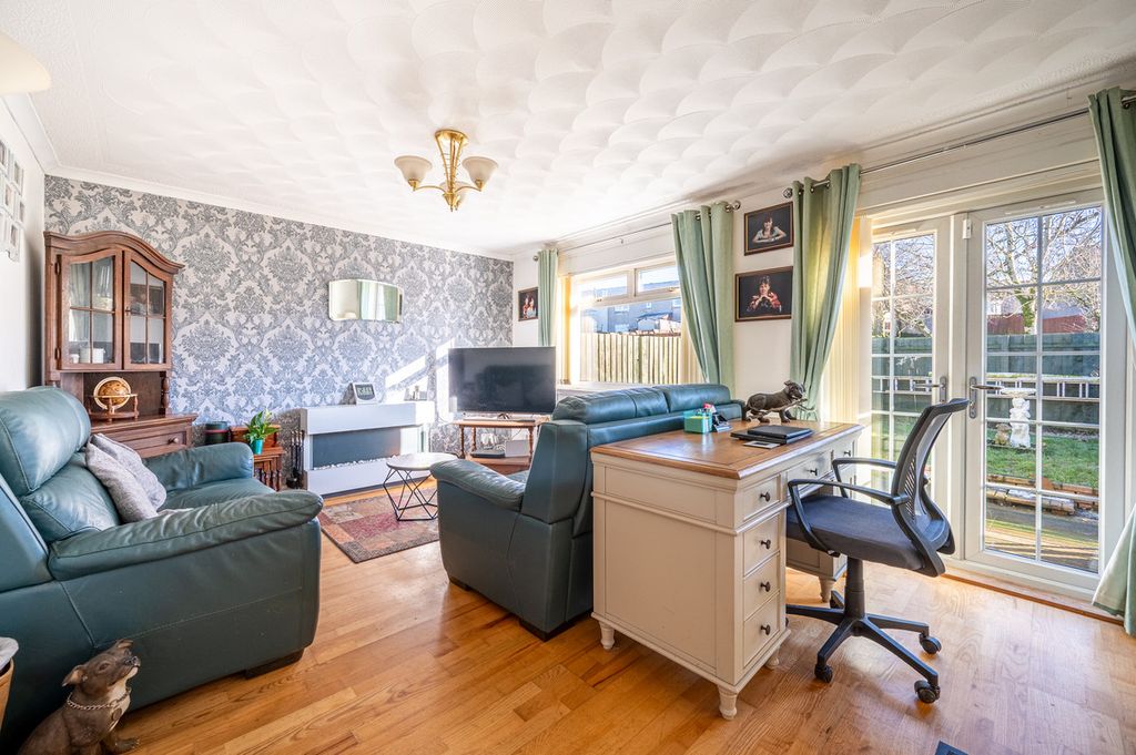 Property photo 2 of 18