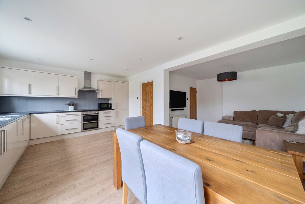 Property photo 3 of 21 1439390-9-69cd602...