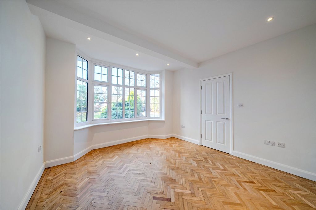 Property photo 2 of 20 Picture No. 13