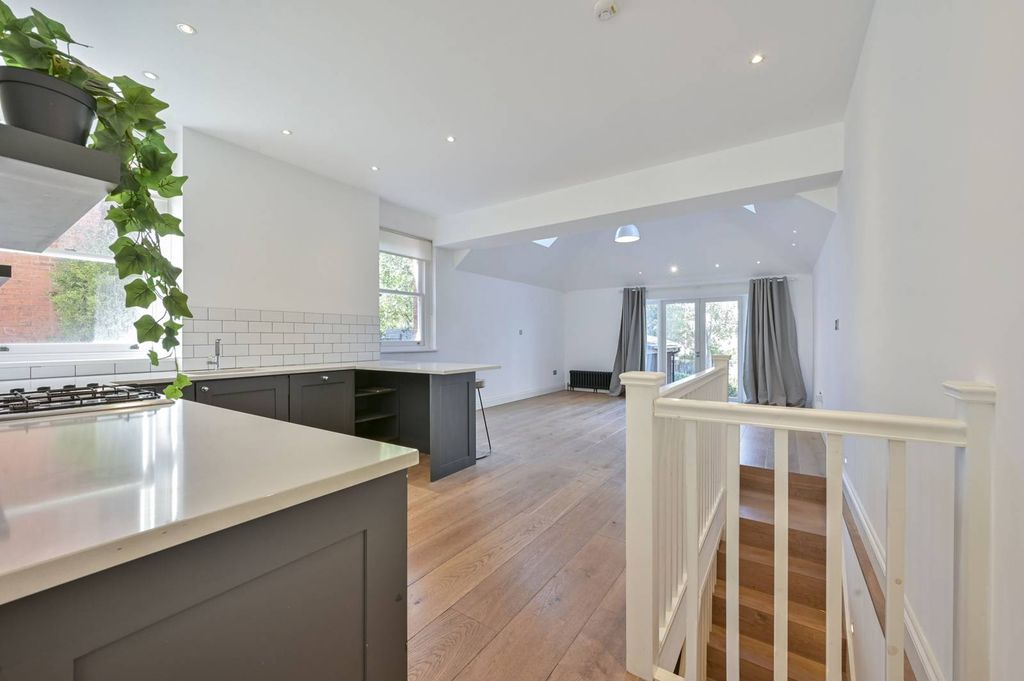 Property photo 3 of 22