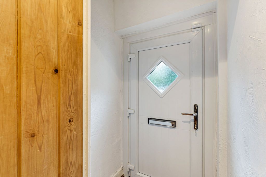 Property photo 3 of 26 Photograph 4