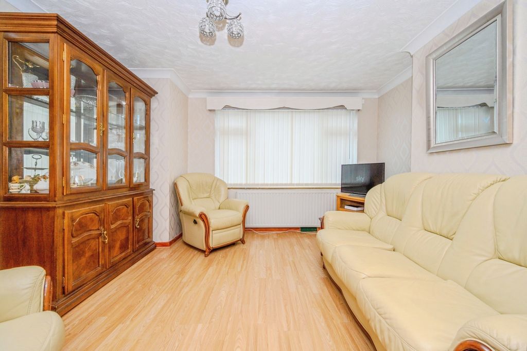 Property photo 3 of 16 Photo
