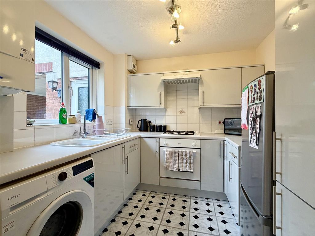Property photo 3 of 12