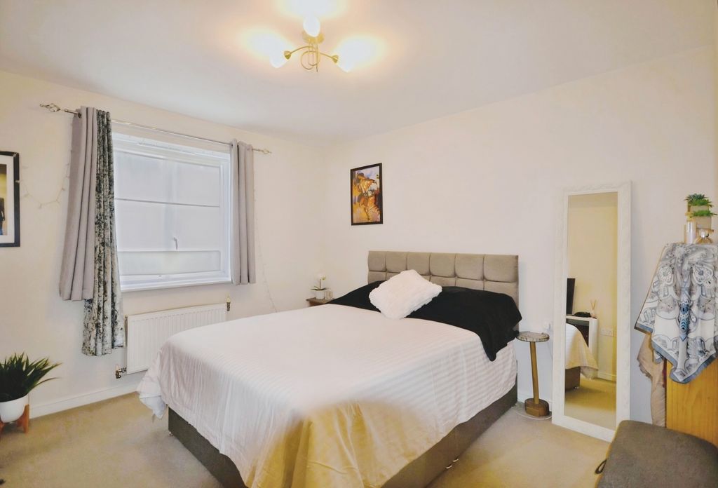 Property photo 3 of 7 7F3991Aa-2
