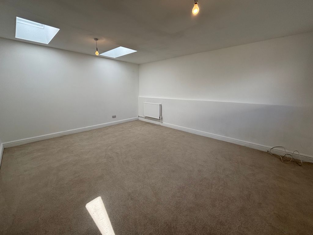 Property photo 2 of 9 Image