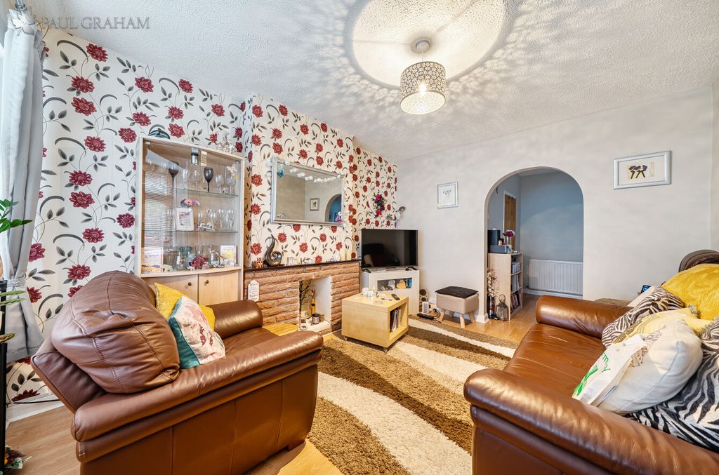 Property photo 2 of 18 82Dcce98-dc71-4Eed-9930-B1025B8Ea4d7