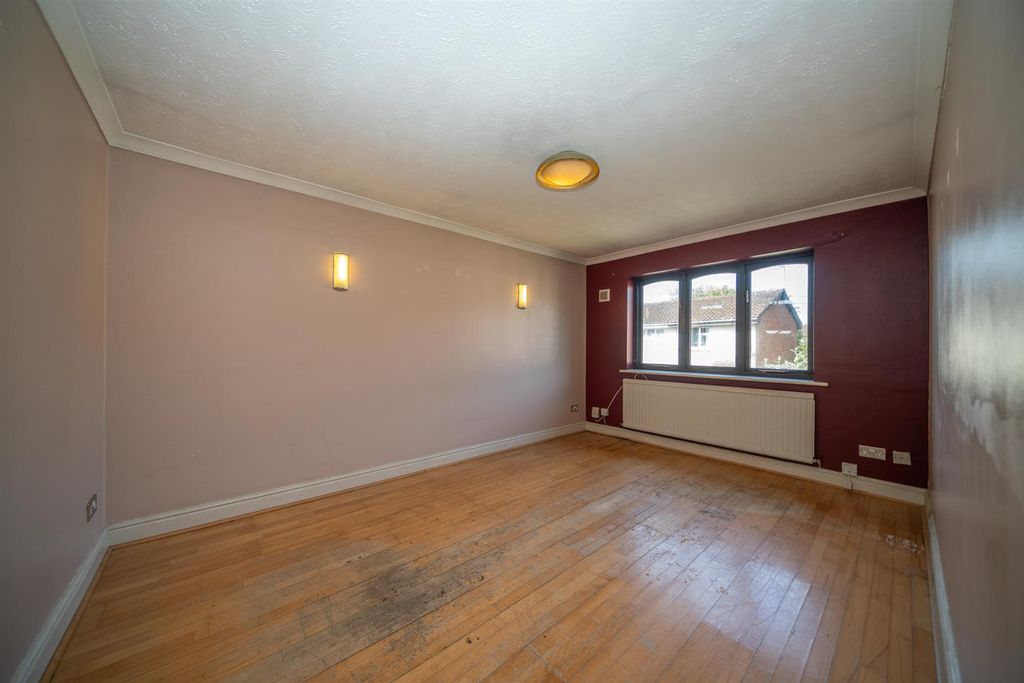 Property photo 3 of 9 3-Holme-Place-4679.Jpg