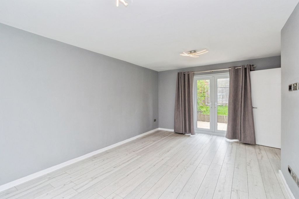 Property photo 3 of 12 Lounge/Dining Room