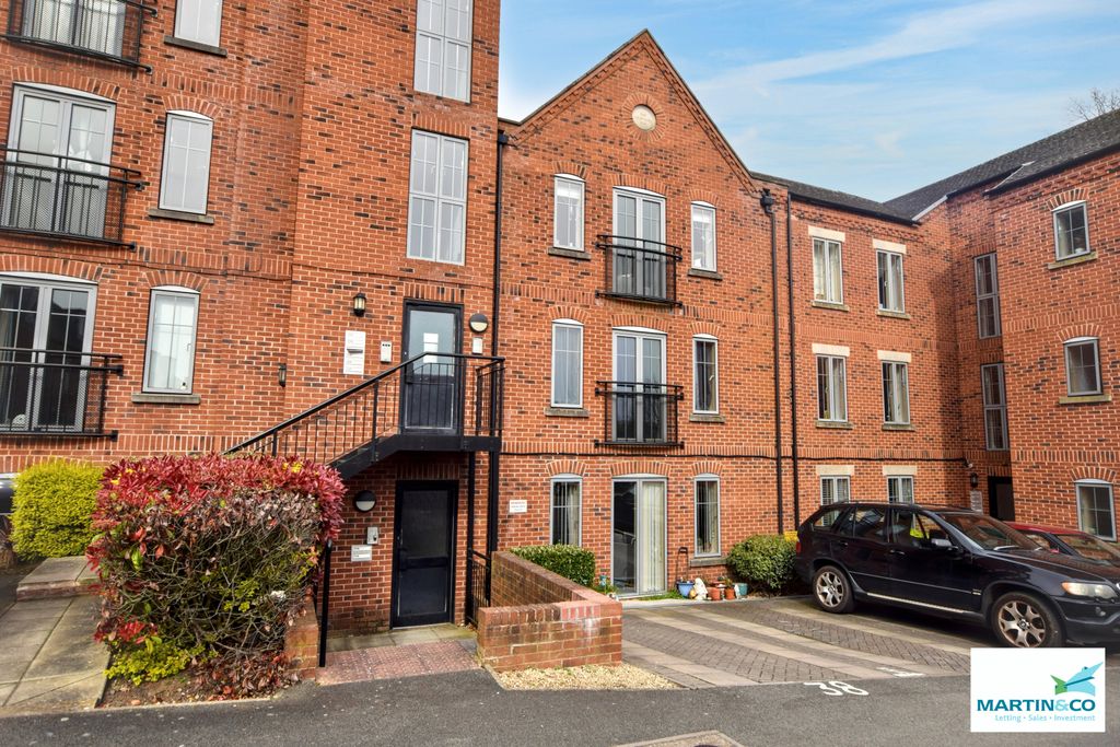 Property photo 1 of 8 Large Two Bedroom Apartment Close To City Centre - No Chain For A Quick Sale!