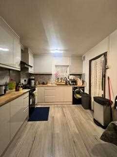 Property photo 3 of 8 Kitchen