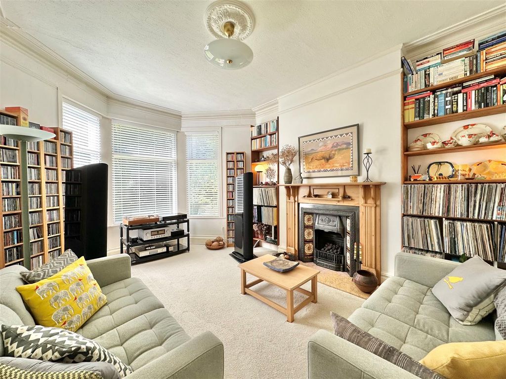 Property photo 2 of 20