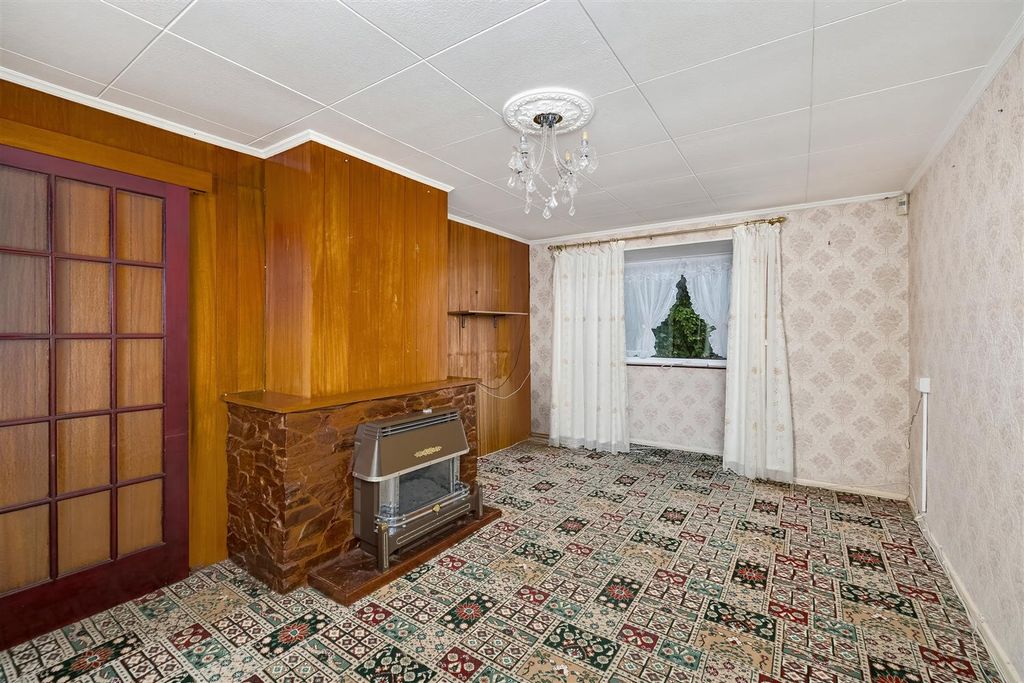 Property photo 2 of 16 Lounge