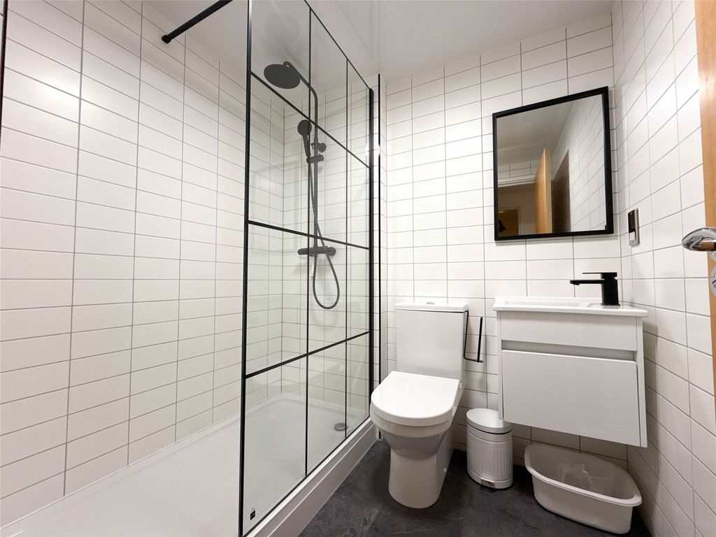 Property photo 3 of 14 Bathroom