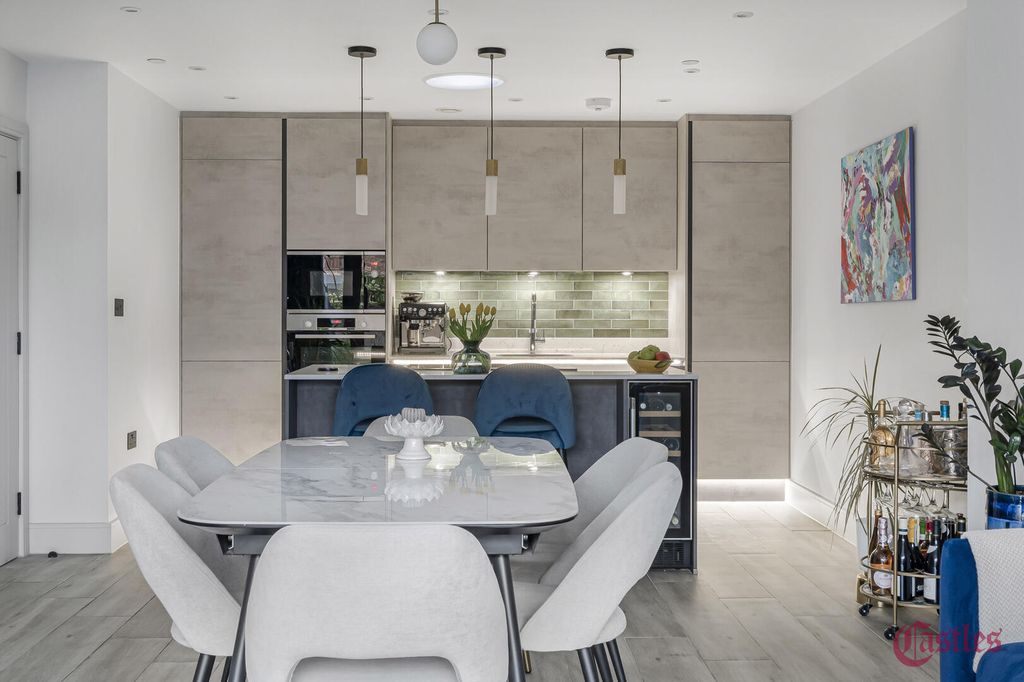 Property photo 3 of 23 Kitchen