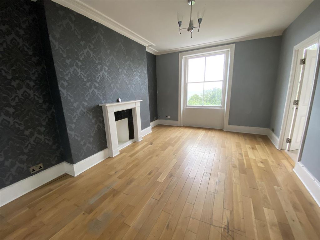 Property photo 2 of 7 Lounge