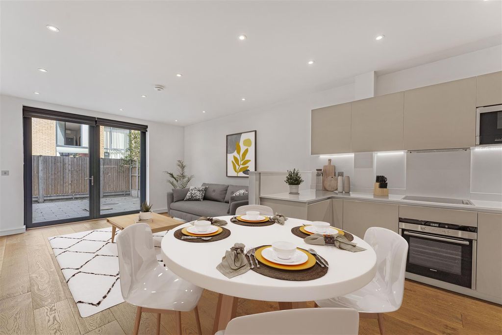 Property photo 1 of 13 Calvert Road