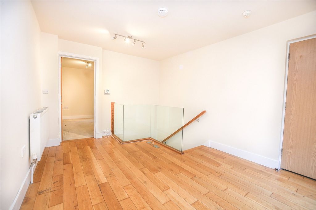 Property photo 1 of 12 Picture No. 18