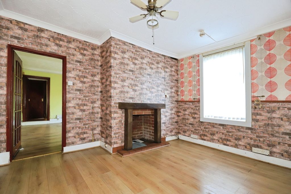 Property photo 3 of 20 Pbox-Img.Jpg