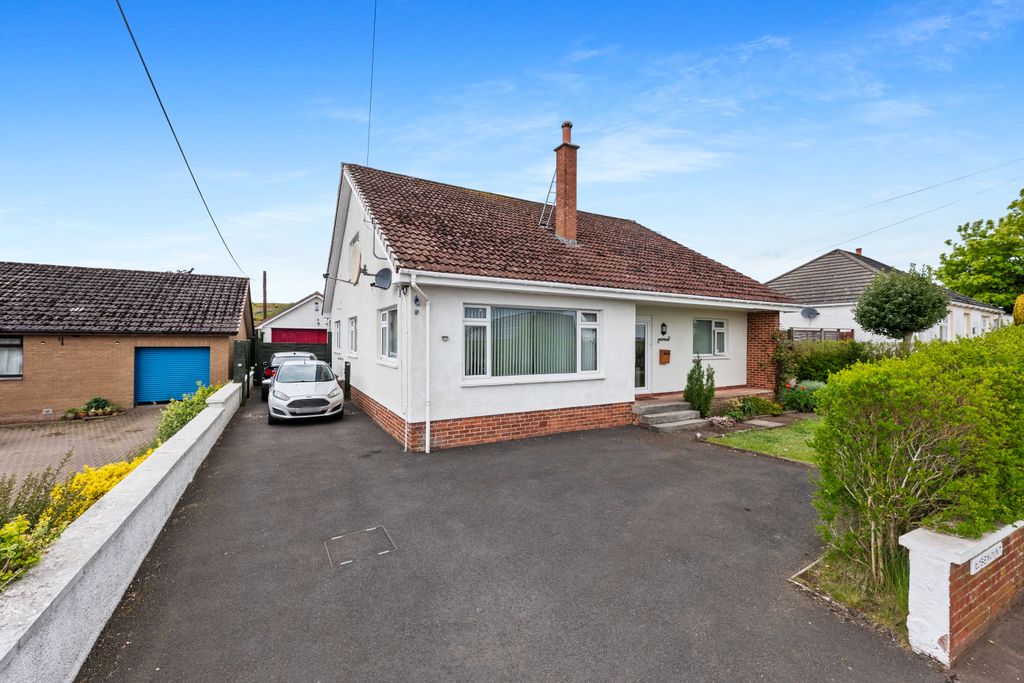 Property photo 2 of 27