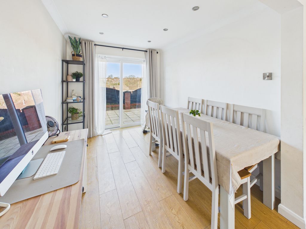 Property photo 3 of 8 Gallery