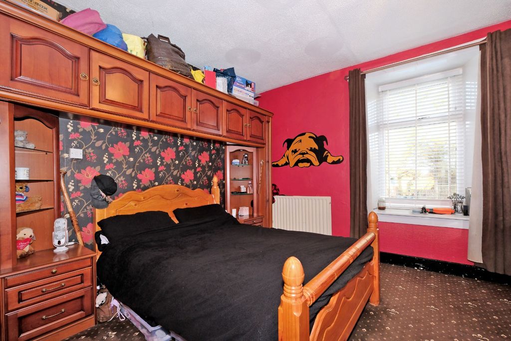 Property photo 3 of 27