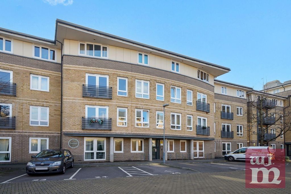 Property photo 1 of 11 Crowngate House