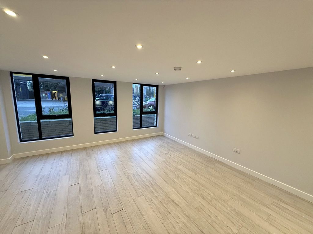 Property photo 2 of 12 Picture No. 41