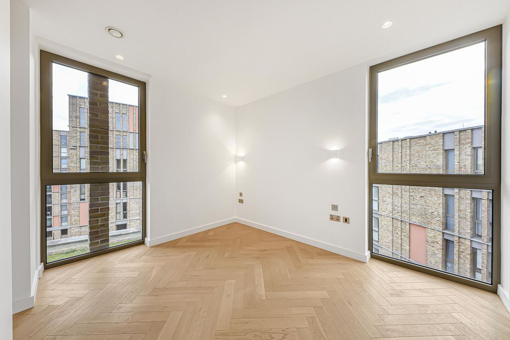 Property photo 3 of 10 Living Room