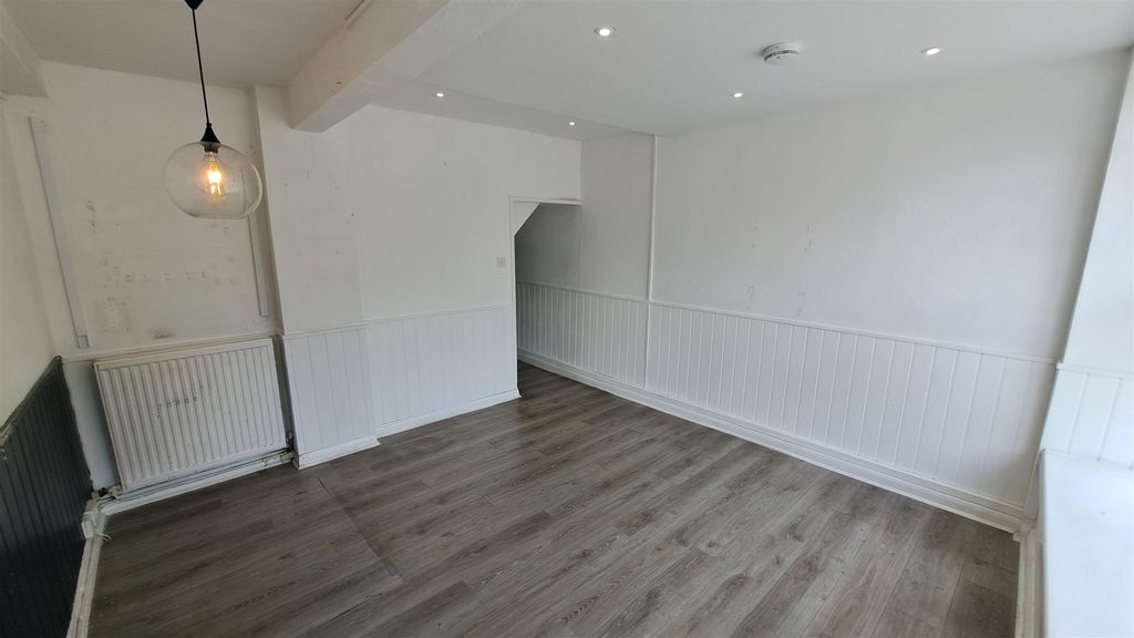Property photo 3 of 13 Retail