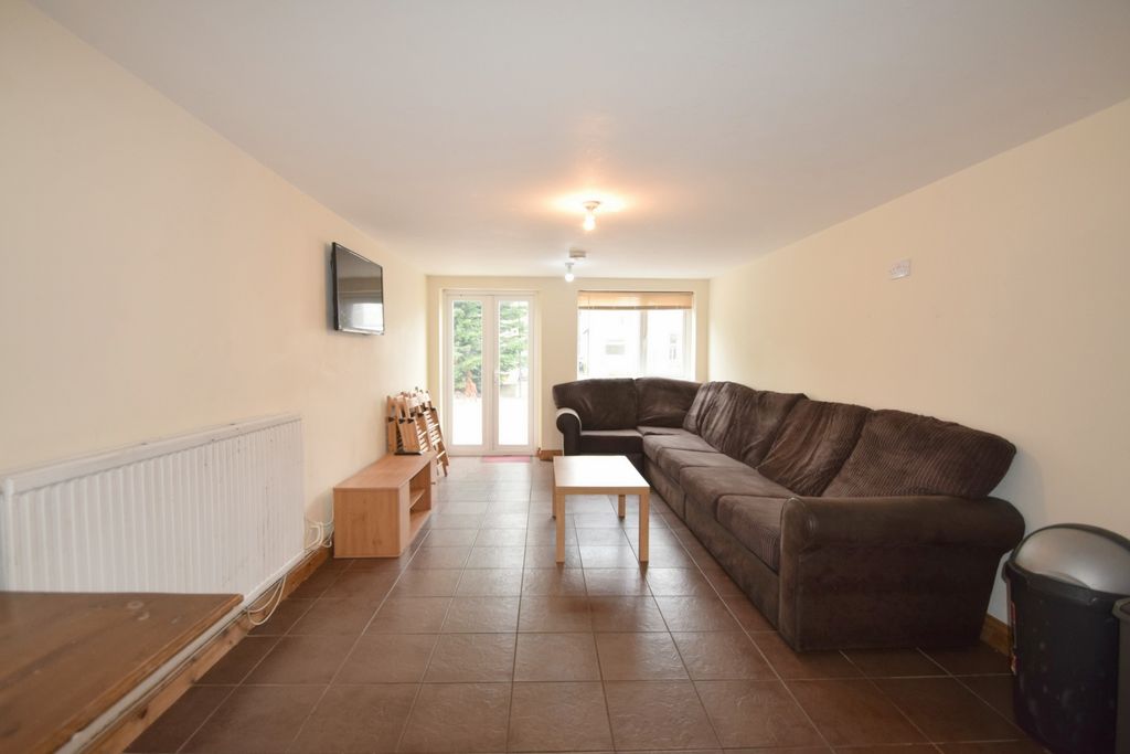 Property photo 1 of 15 Photo 5