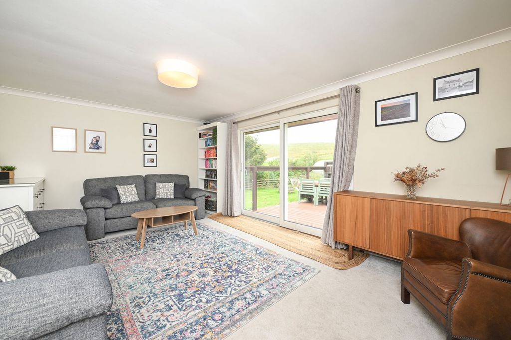 Property photo 3 of 32