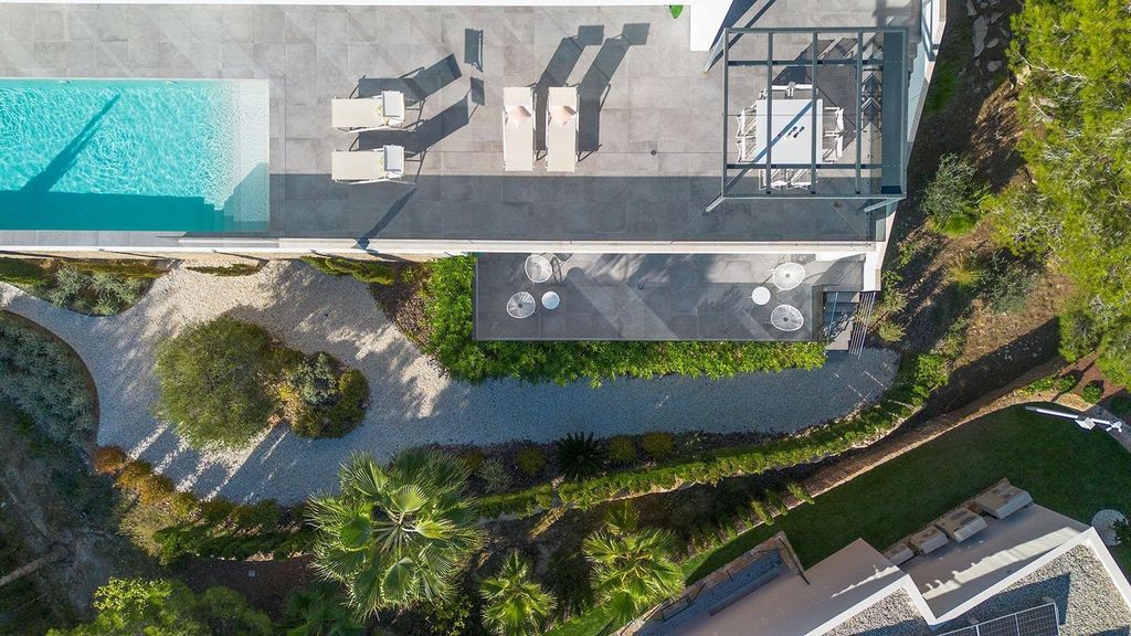 Property photo 3 of 50