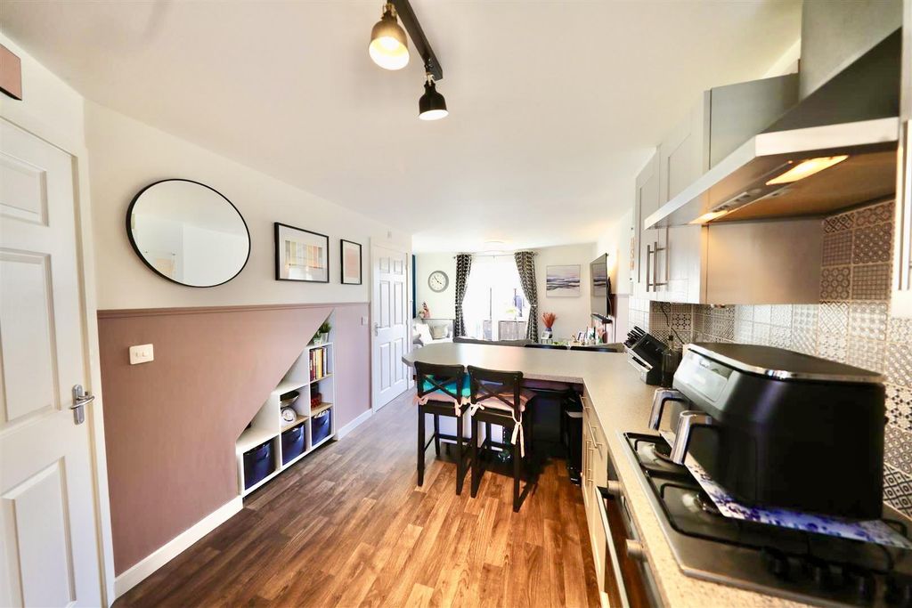 Property photo 2 of 16 Kitchen