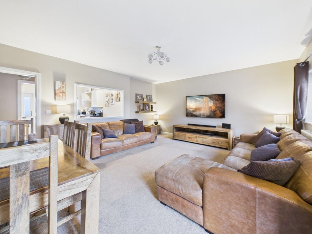 Property photo 3 of 16 Cam04899G0-Pr0219-Still014.Jpg